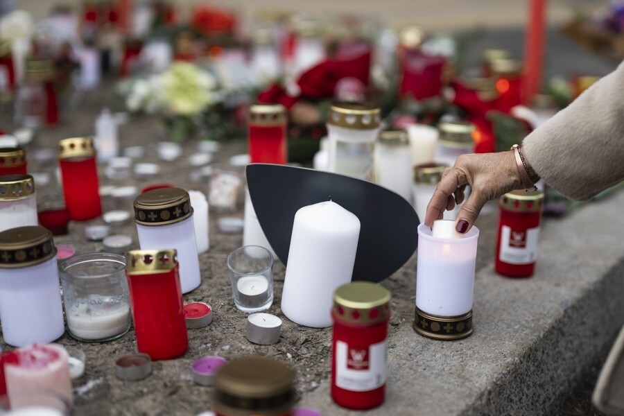 瑞士：香槟瓶中的 Bengalas 是酒吧火灾最可能的原因