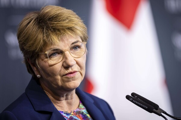 Президент Швейцарии заверил Путина, что он может приехать в Швейцарию на переговоры, несмотря на международный ордер на его арест