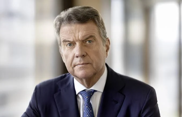 UBS Chairman Criticizes Swiss Wealth Management Market